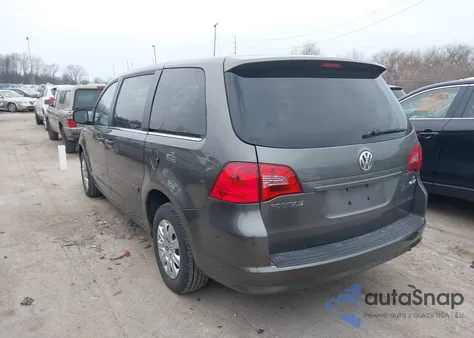 2010 Volkswagen Routan S z USA, uszkodzony, nr VIN 2V4RW4D13AR237272